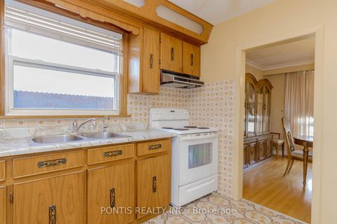 Photo 9 at 27 DIANA Drive, CFB, Toronto