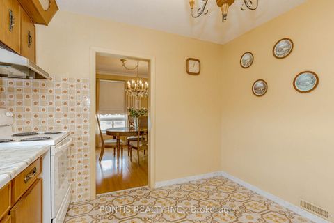 Photo 10 at 27 DIANA Drive, CFB, Toronto