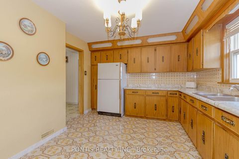 Photo 12 at 27 DIANA Drive, CFB, Toronto