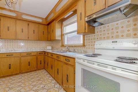 Photo 13 at 27 DIANA Drive, CFB, Toronto