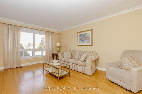 Photo 15 at 27 DIANA Drive, CFB, Toronto