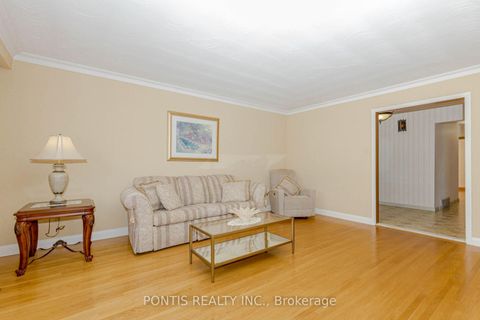 Photo 16 at 27 DIANA Drive, CFB, Toronto