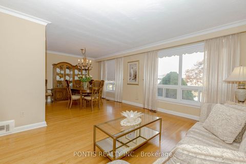 Photo 18 at 27 DIANA Drive, CFB, Toronto