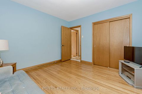 Photo 24 at 27 DIANA Drive, CFB, Toronto