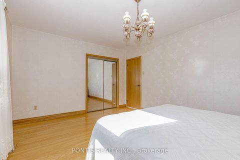 Photo 28 at 27 DIANA Drive, CFB, Toronto