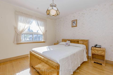 Photo 32 at 27 DIANA Drive, CFB, Toronto