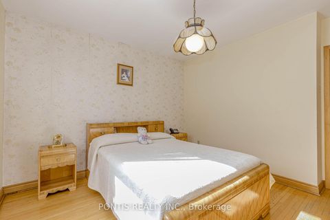 Photo 33 at 27 DIANA Drive, CFB, Toronto