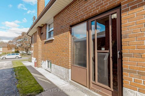 Photo 37 at 27 DIANA Drive, CFB, Toronto