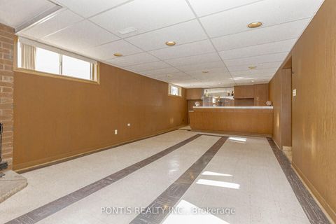 Photo 45 at 27 DIANA Drive, CFB, Toronto