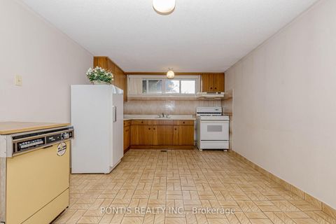 Photo 49 at 27 DIANA Drive, CFB, Toronto