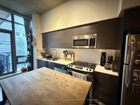 Photo 3 at 305 - 399 Adelaide Street W, Waterfront Communities C1, Toronto