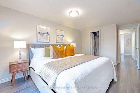 Photo 19 at 7 Steepleview Crescent, North Richvale, Richmond Hill