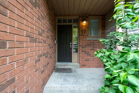 Photo 3 at 17 - 15 Pottery Place, East Woodbridge, Vaughan