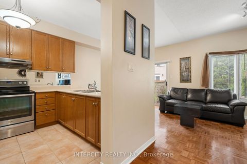 Photo 7 at 17 - 15 Pottery Place, East Woodbridge, Vaughan