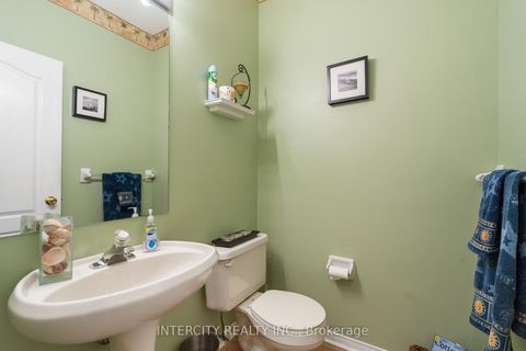 Photo 8 at 17 - 15 Pottery Place, East Woodbridge, Vaughan