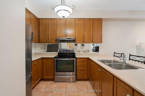 Photo 9 at 17 - 15 Pottery Place, East Woodbridge, Vaughan