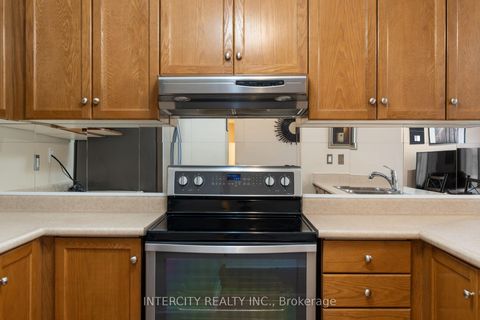 Photo 10 at 17 - 15 Pottery Place, East Woodbridge, Vaughan