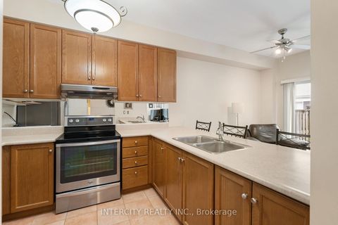 Photo 11 at 17 - 15 Pottery Place, East Woodbridge, Vaughan