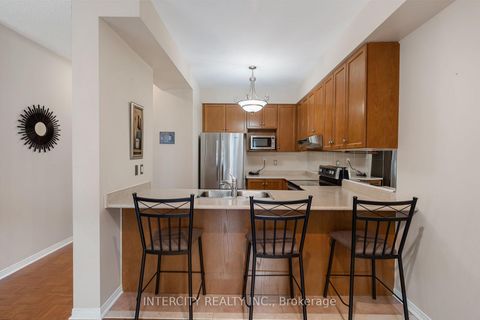 Photo 14 at 17 - 15 Pottery Place, East Woodbridge, Vaughan