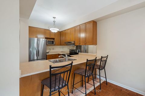 Photo 15 at 17 - 15 Pottery Place, East Woodbridge, Vaughan