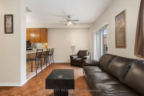 Photo 18 at 17 - 15 Pottery Place, East Woodbridge, Vaughan