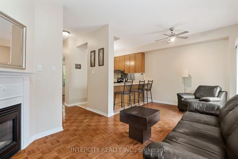 Photo 19 at 17 - 15 Pottery Place, East Woodbridge, Vaughan