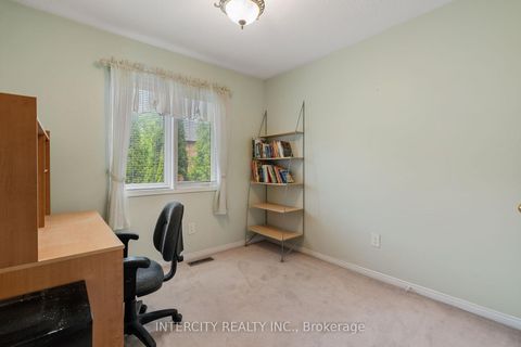 Photo 23 at 17 - 15 Pottery Place, East Woodbridge, Vaughan