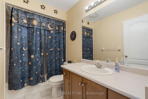 Photo 29 at 17 - 15 Pottery Place, East Woodbridge, Vaughan