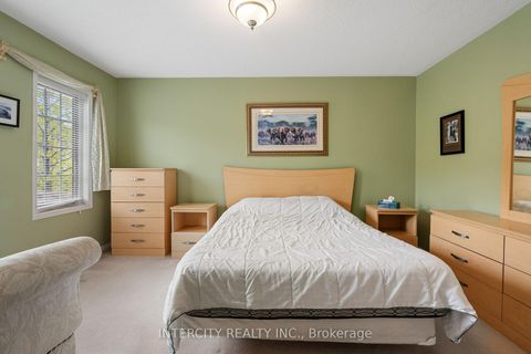 Photo 31 at 17 - 15 Pottery Place, East Woodbridge, Vaughan