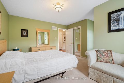 Photo 32 at 17 - 15 Pottery Place, East Woodbridge, Vaughan