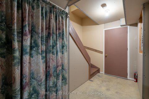 Photo 33 at 17 - 15 Pottery Place, East Woodbridge, Vaughan