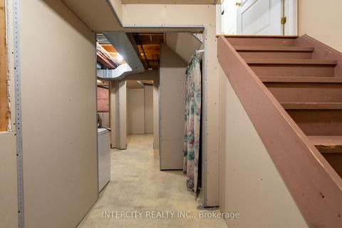 Photo 34 at 17 - 15 Pottery Place, East Woodbridge, Vaughan