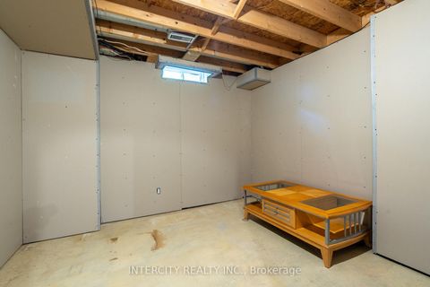 Photo 35 at 17 - 15 Pottery Place, East Woodbridge, Vaughan