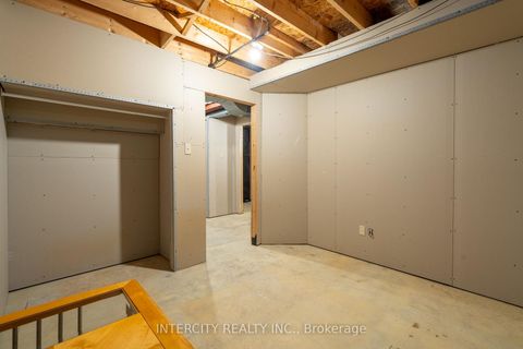 Photo 36 at 17 - 15 Pottery Place, East Woodbridge, Vaughan