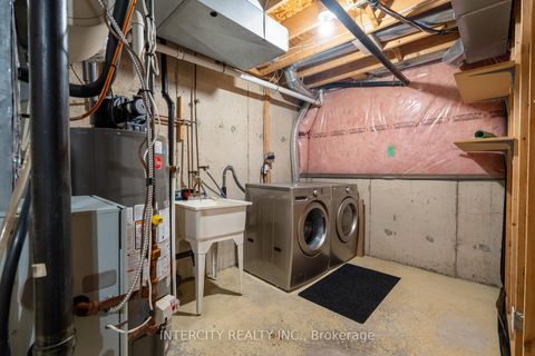 Photo 37 at 17 - 15 Pottery Place, East Woodbridge, Vaughan