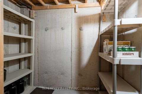 Photo 38 at 17 - 15 Pottery Place, East Woodbridge, Vaughan