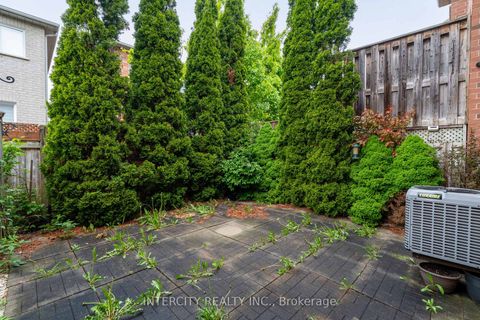 Photo 40 at 17 - 15 Pottery Place, East Woodbridge, Vaughan