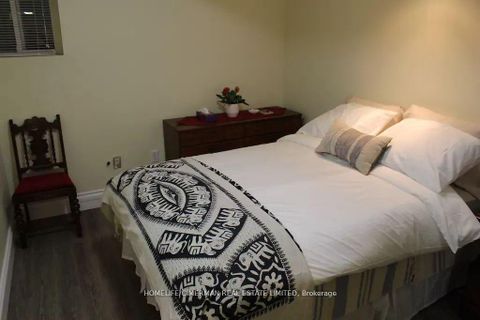 Photo 7 at 313 Murray Ross Parkway, York University Heights, Toronto