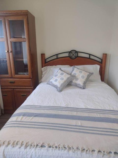 Photo 19 at 313 Murray Ross Parkway, York University Heights, Toronto