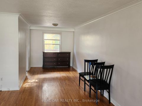 Photo 4 at 33 Urbandale Avenue, Newtonbrook East, Toronto