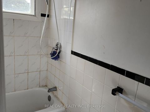 Photo 5 at 33 Urbandale Avenue, Newtonbrook East, Toronto