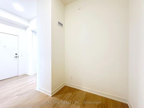 Photo 6 at 817 - 10 Deerlick Court, Donalda, Toronto