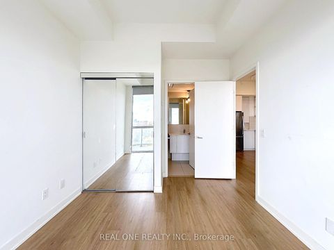 Photo 13 at 817 - 10 Deerlick Court, Donalda, Toronto