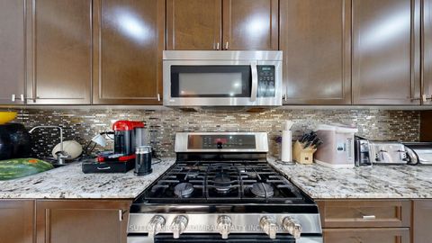 Photo 11 at 27 Givon Street, Patterson, Vaughan