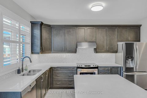 Photo 17 at 198 Jessie Caverhill Pass, GO Glenorchy, Oakville