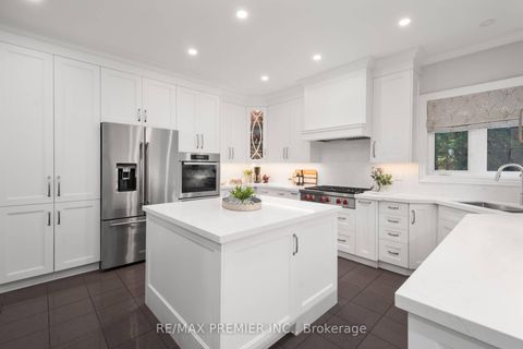 Photo 11 at 90 Shamrock Crescent, Islington Woods, Vaughan