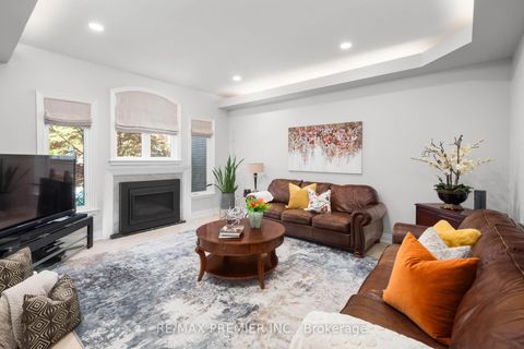 Photo 15 at 90 Shamrock Crescent, Islington Woods, Vaughan