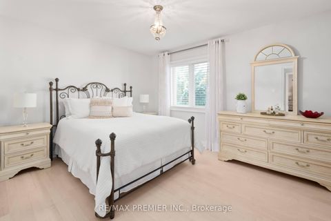 Photo 27 at 90 Shamrock Crescent, Islington Woods, Vaughan