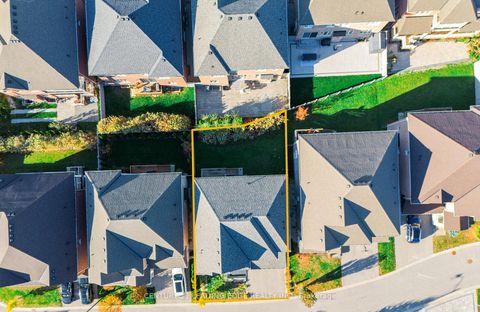 Photo 3 at 63 Ken Sinclair Crescent, Aurora Estates, Aurora