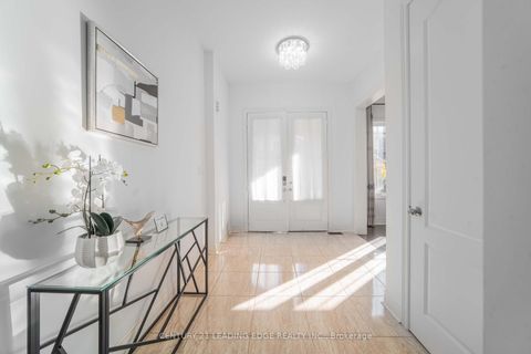 Photo 18 at 63 Ken Sinclair Crescent, Aurora Estates, Aurora